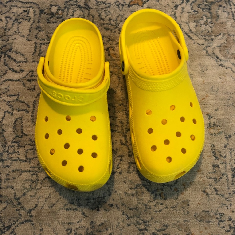 W 10 M 8 Crocs Clogs